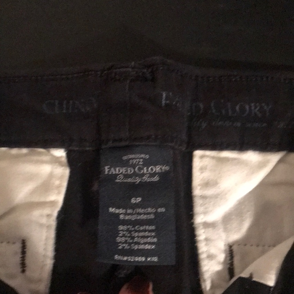 Black size 6 Capris